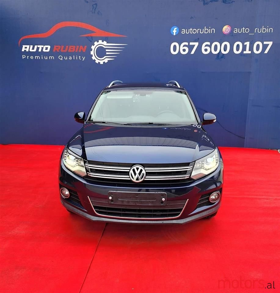 2015' Volkswagen Tiguan photo #1