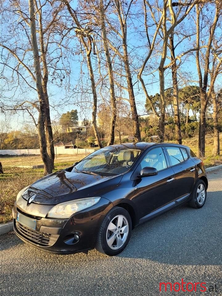 2011' Renault Megane photo #3