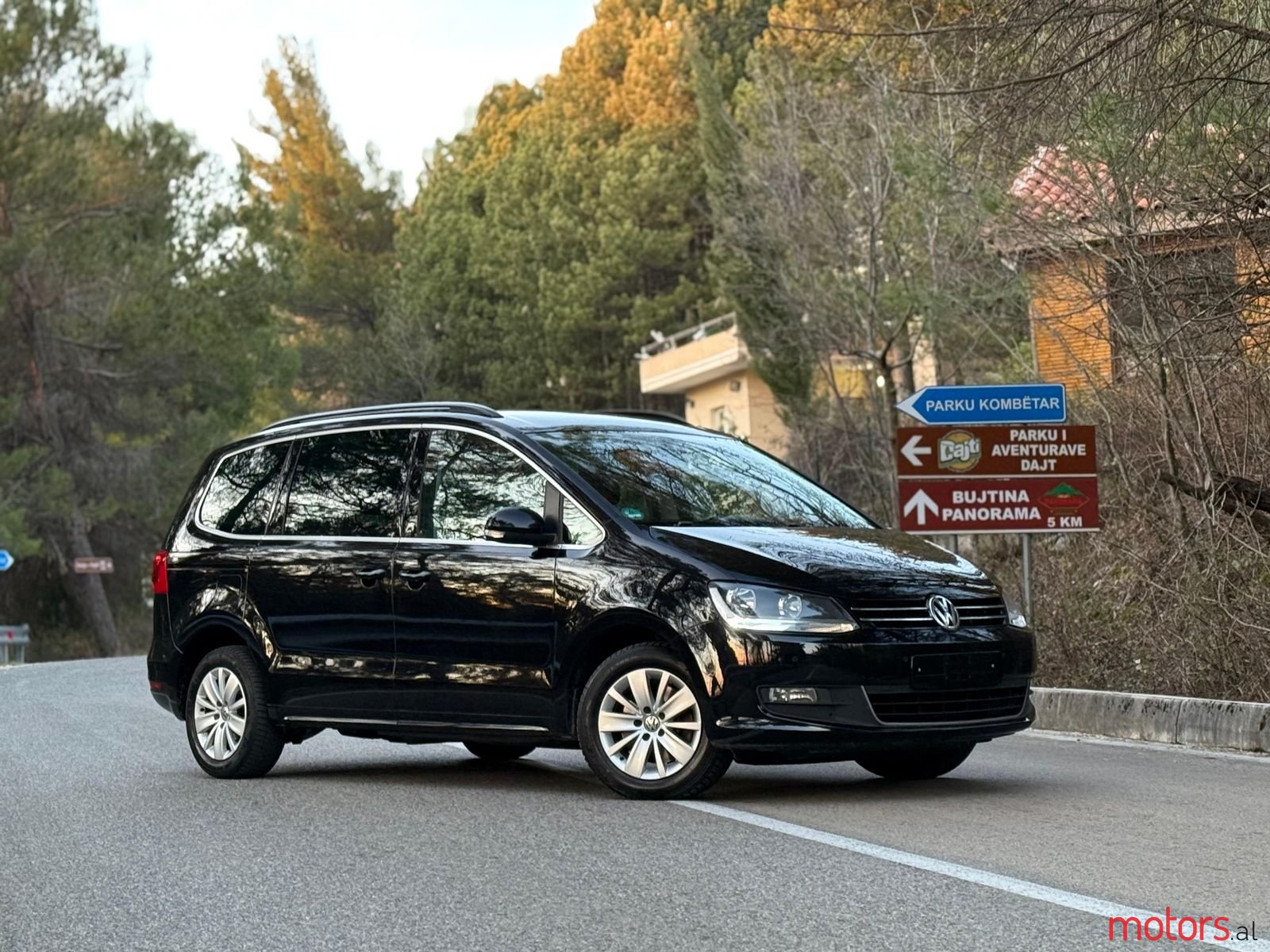 2011' Volkswagen Sharan photo #5