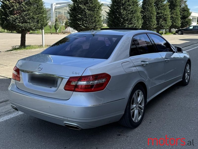 2012' Mercedes-Benz E 220 photo #2