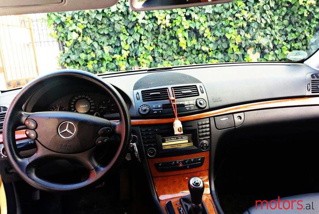 2009' Mercedes-Benz E 200 photo #2