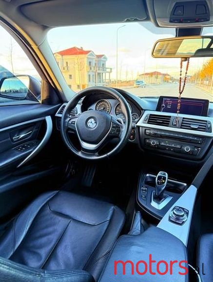 2012' BMW 320 photo #5