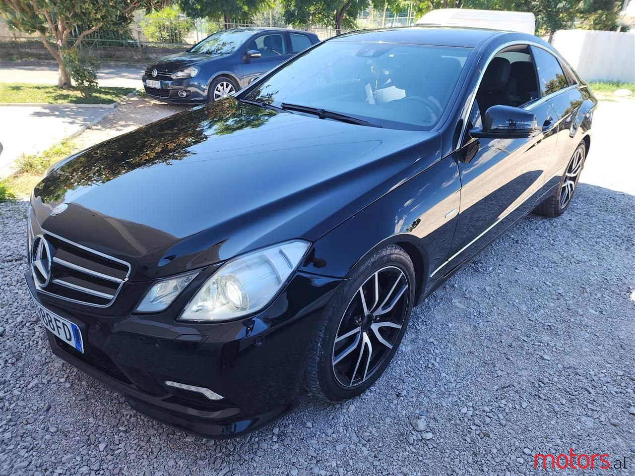 2011' Mercedes-Benz E 250 photo #3