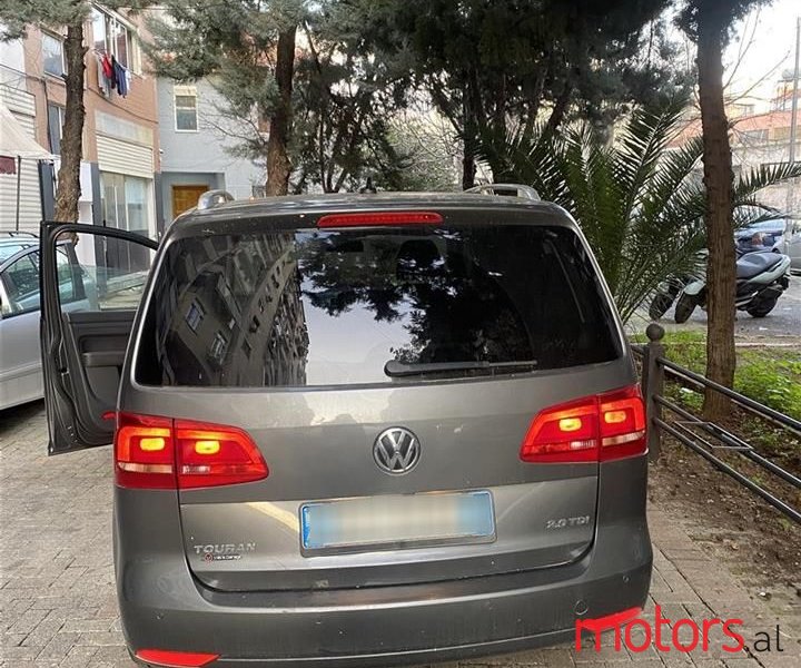 2013' Volkswagen Touran photo #2