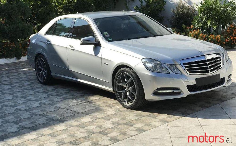 2011' Mercedes-Benz E 220 photo #1
