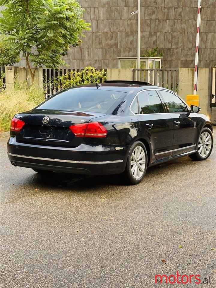 2012' Volkswagen Passat photo #2