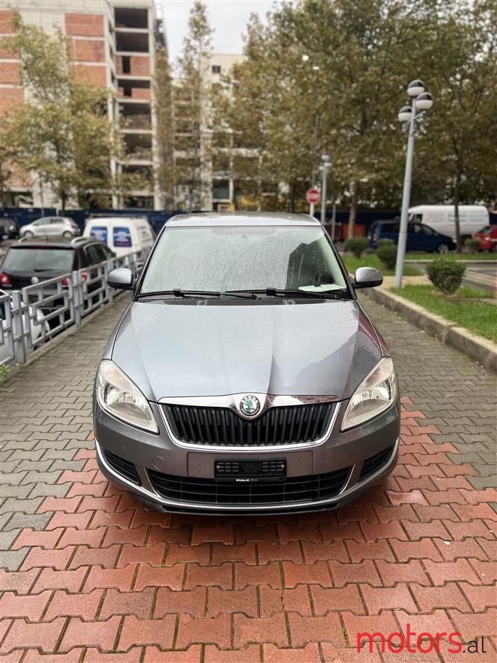 2012' Skoda Fabia photo #1