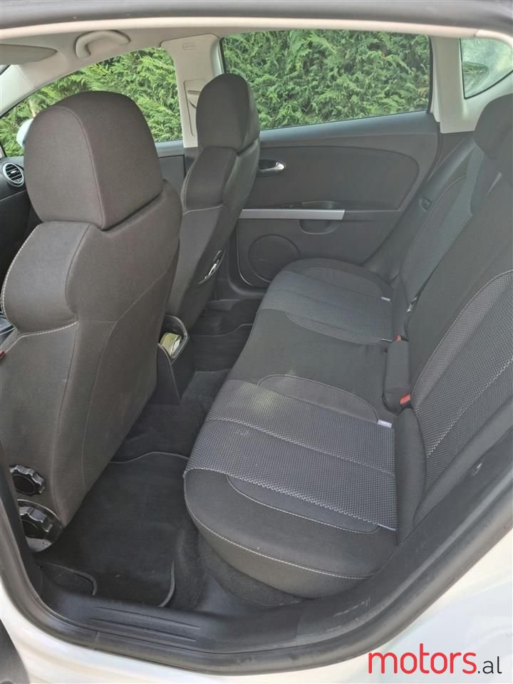 2010' SEAT Leon photo #6