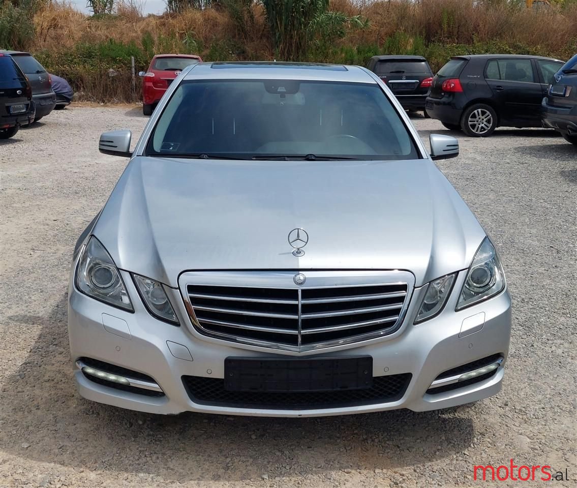 2011' Mercedes-Benz E 220 photo #1
