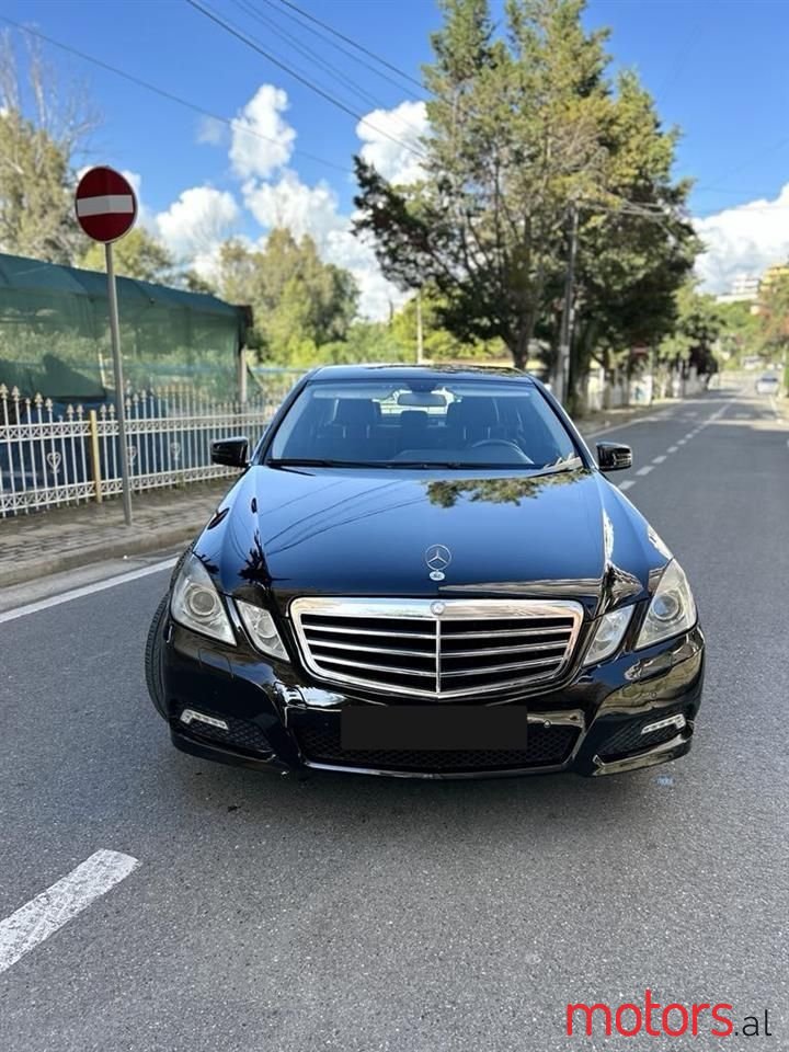 2010' Mercedes-Benz E 220 photo #2
