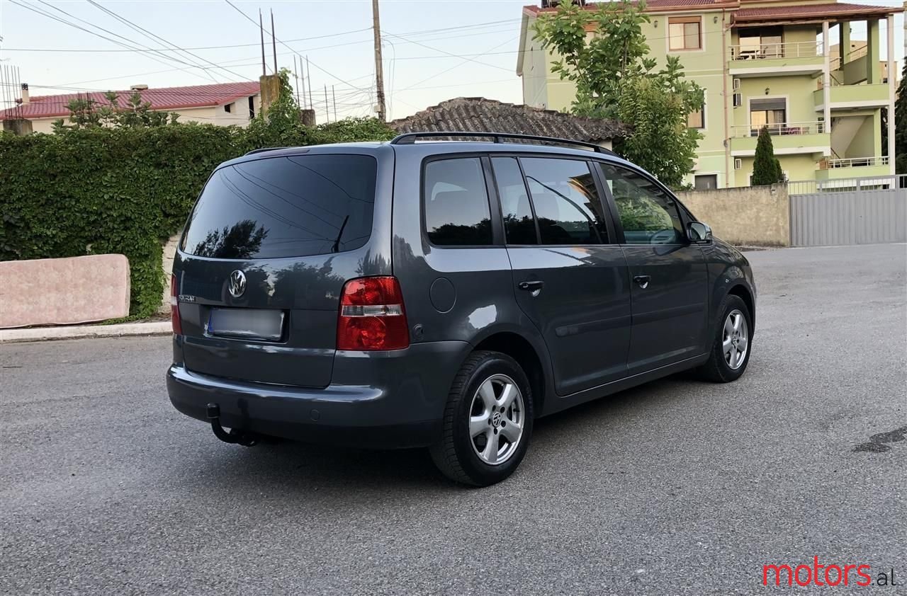 2005' Volkswagen Touran photo #5