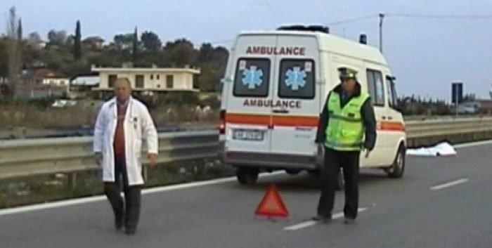 Aksident i rëndë, makina përplas për vdekje këmbësorin në Fushë-Krujë