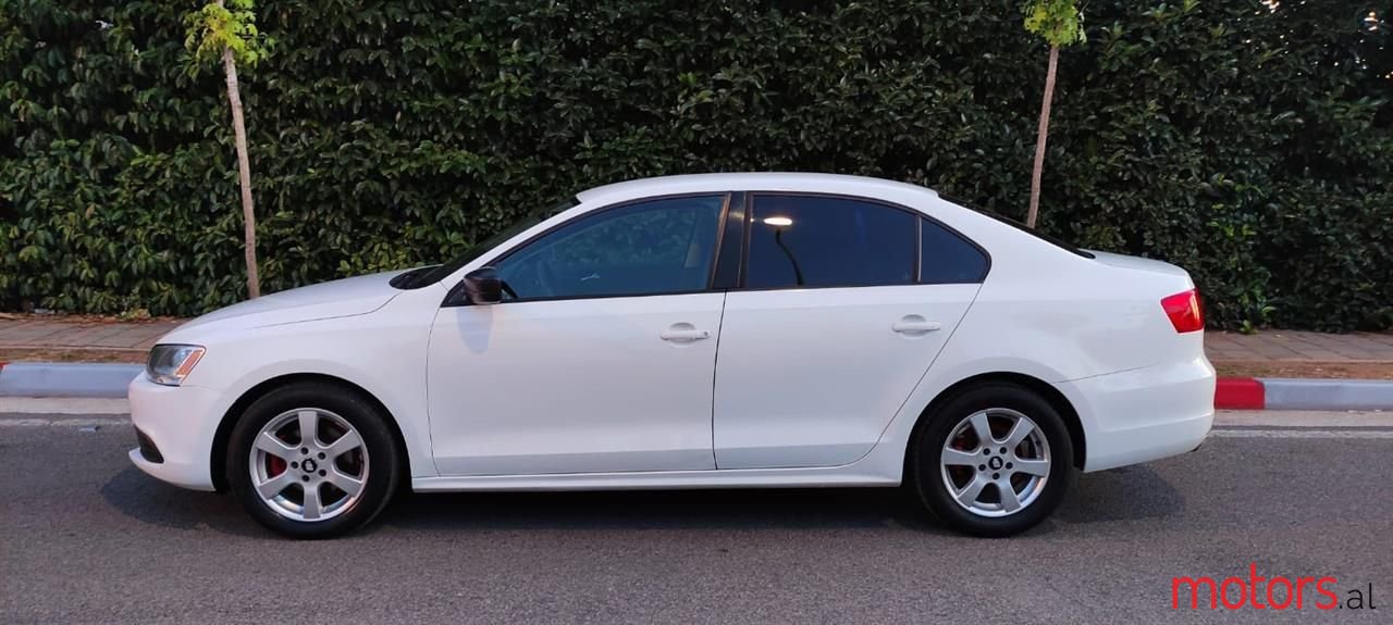 2012' Volkswagen Jetta photo #2