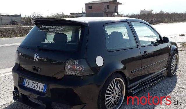 2002' Volkswagen Golf photo #1