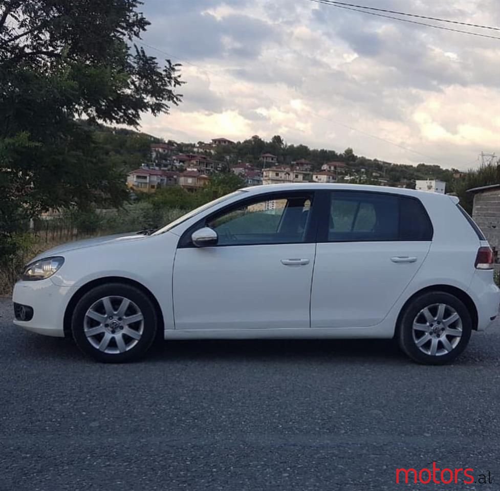2010' Volkswagen Golf photo #4