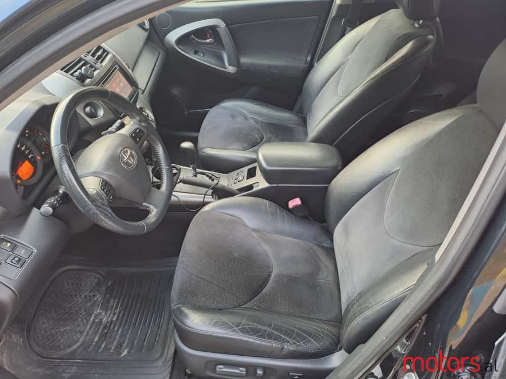 2011' Toyota RAV4 photo #6