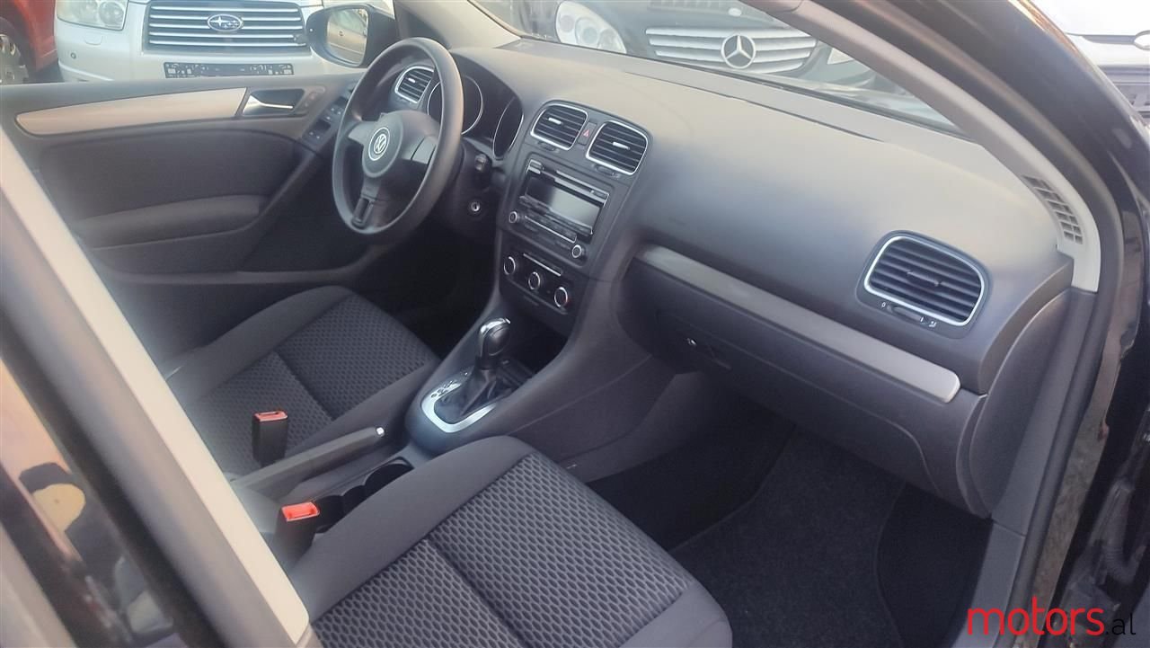 2011' Volkswagen Golf photo #6