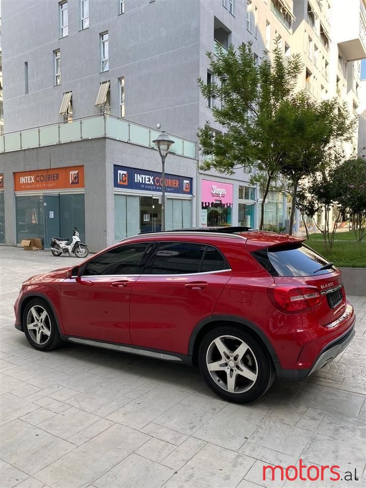 2015' Mercedes-Benz GLA 200 photo #6