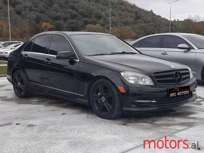 2011' Mercedes-Benz C 300 photo #3