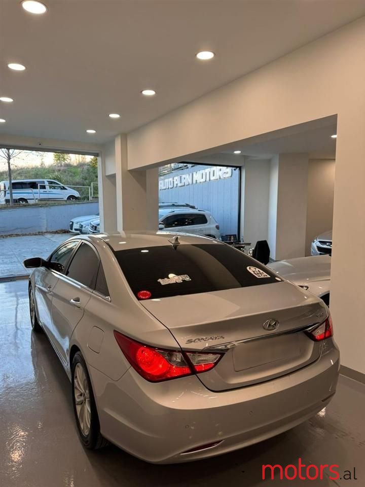 2010' Hyundai Sonata photo #6