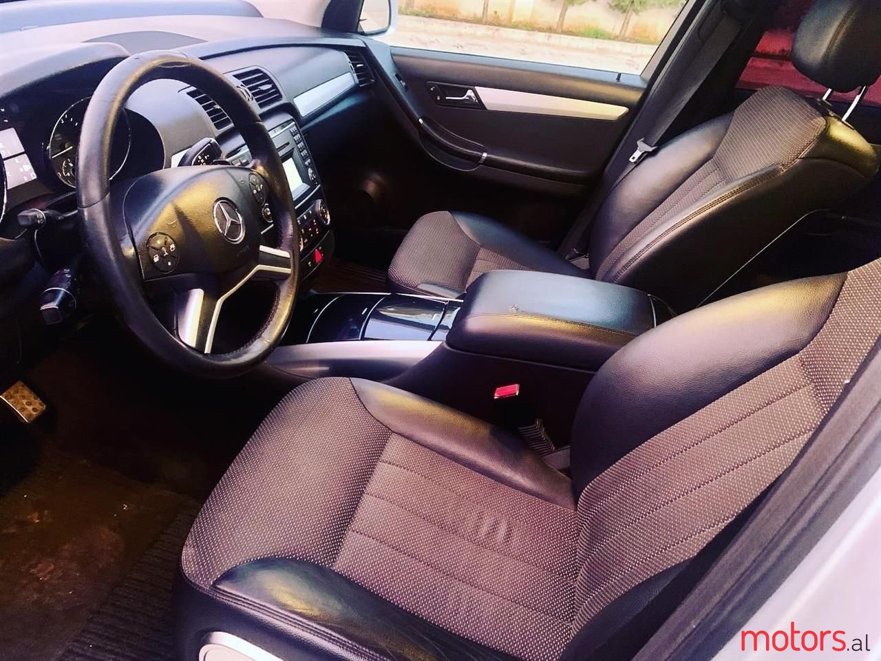 2008' Mercedes-Benz R 280 photo #5