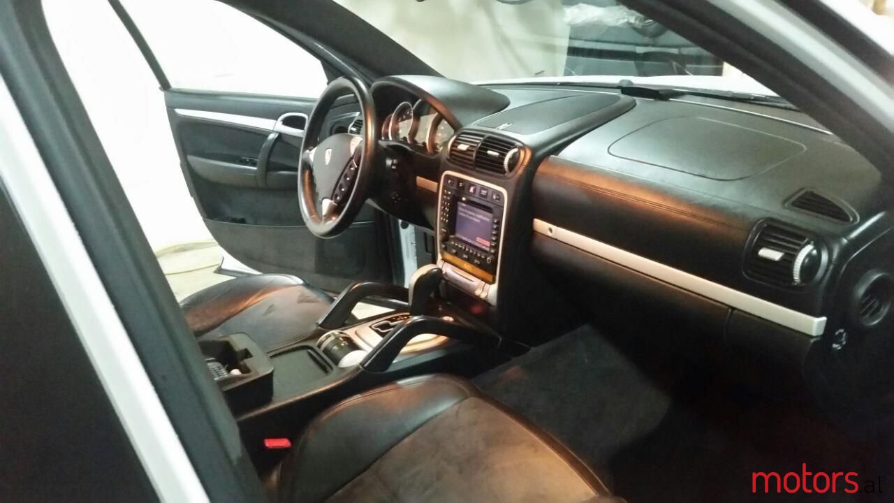 2009' Porsche Cayenne photo #5