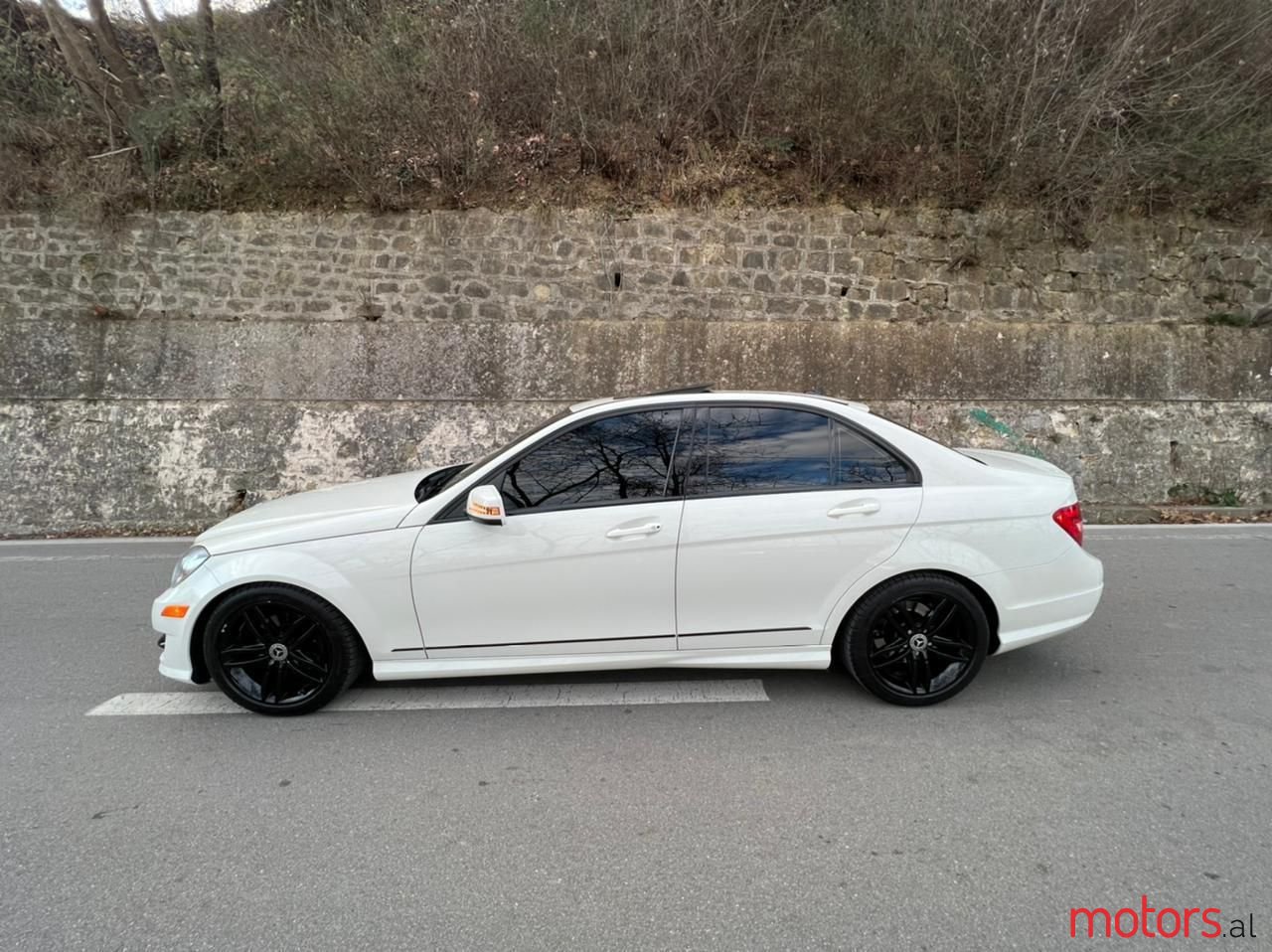 2012' Mercedes-Benz C 300 photo #3