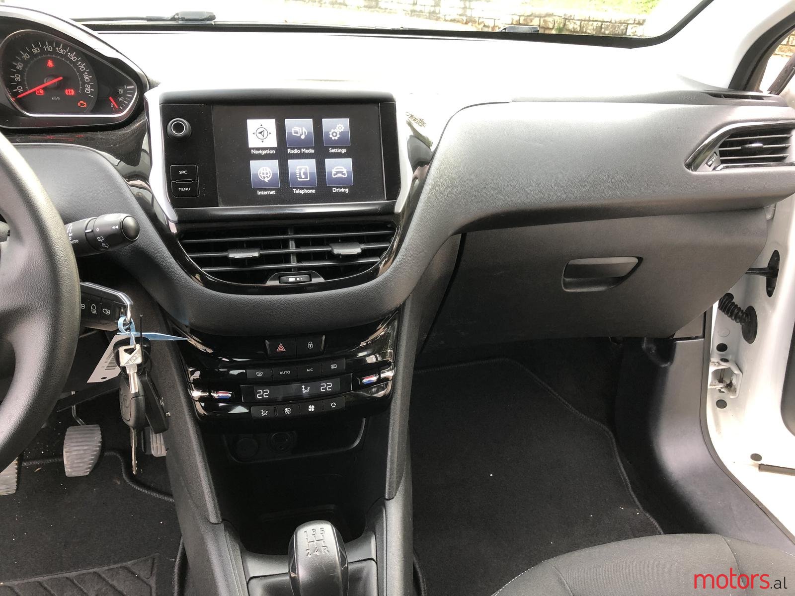 2015' Peugeot 208 photo #7