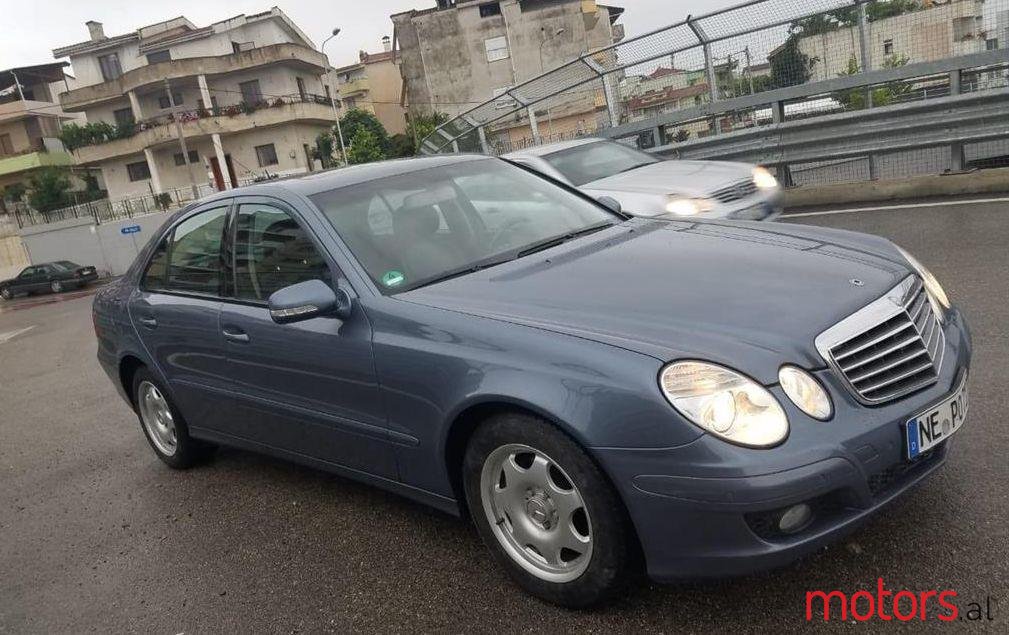 2006' Mercedes-Benz E 220 photo #2
