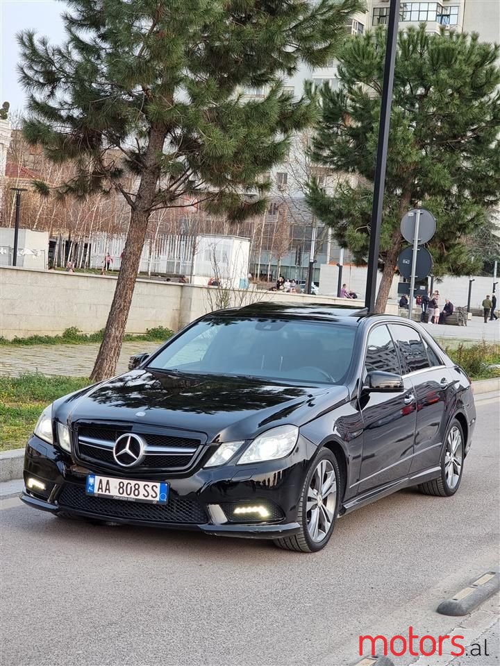 2011' Mercedes-Benz E 350 photo #1
