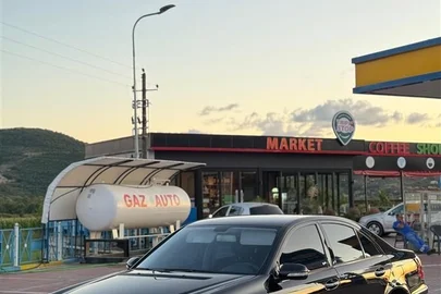 2008' Mercedes-Benz E 320