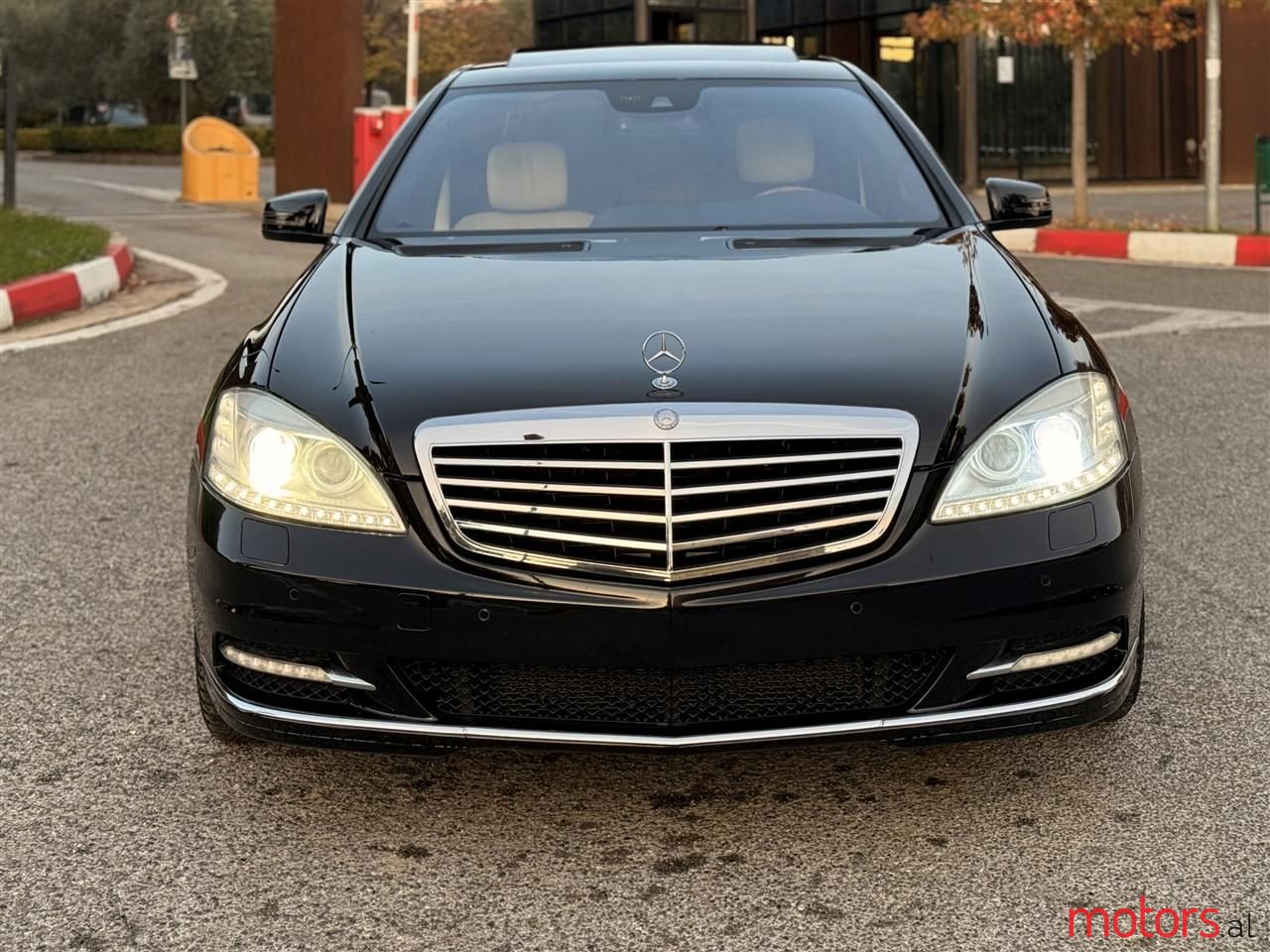 2011' Mercedes-Benz S 550 photo #1