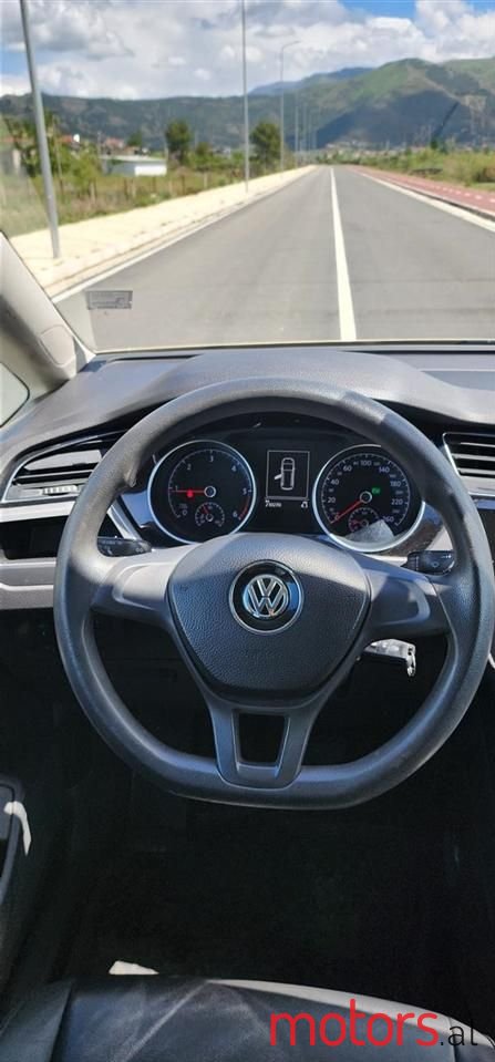 2017' Volkswagen Touran photo #5