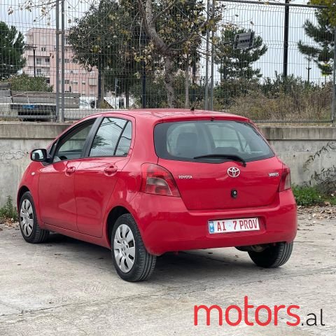 2004' Toyota Yaris photo #4