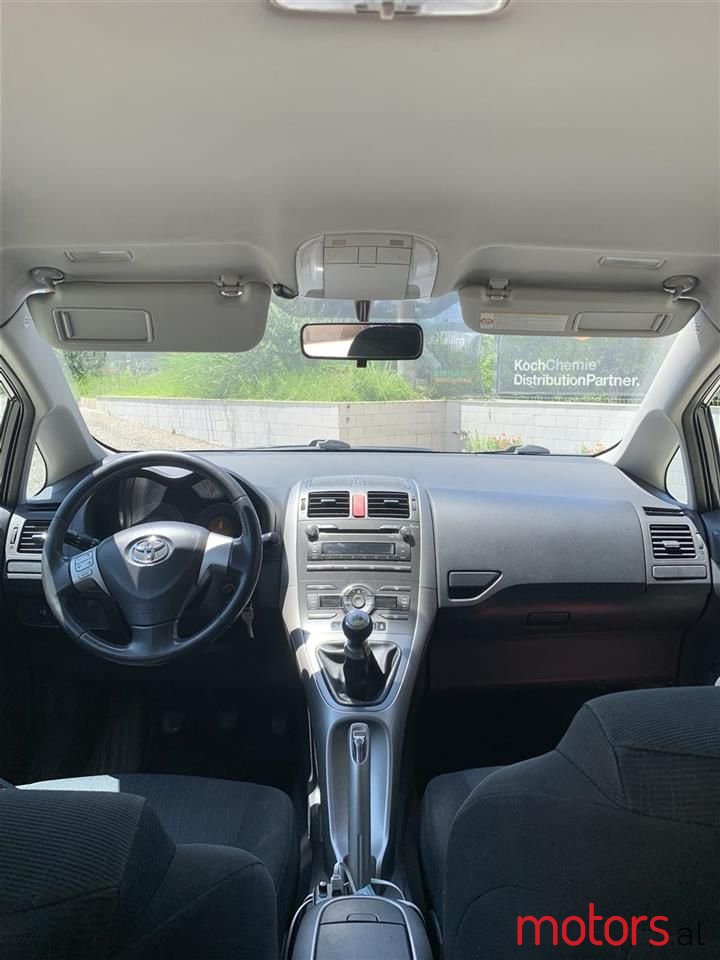 2009' Toyota Auris photo #3