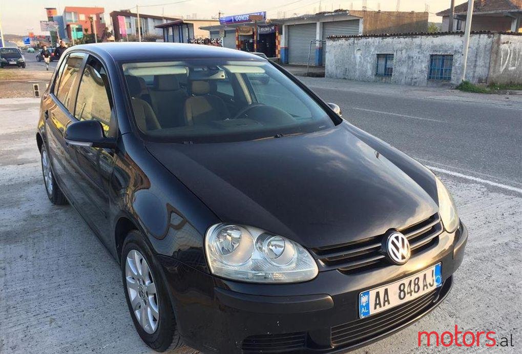 2004' Volkswagen Golf photo #1