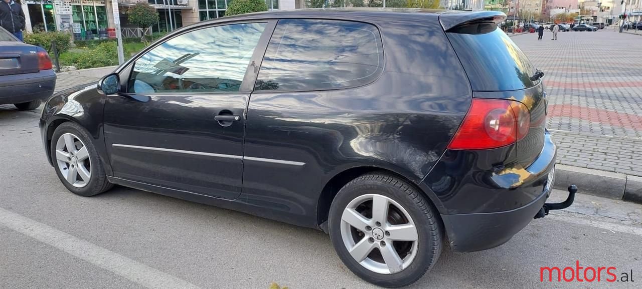 2005' Volkswagen Golf photo #2