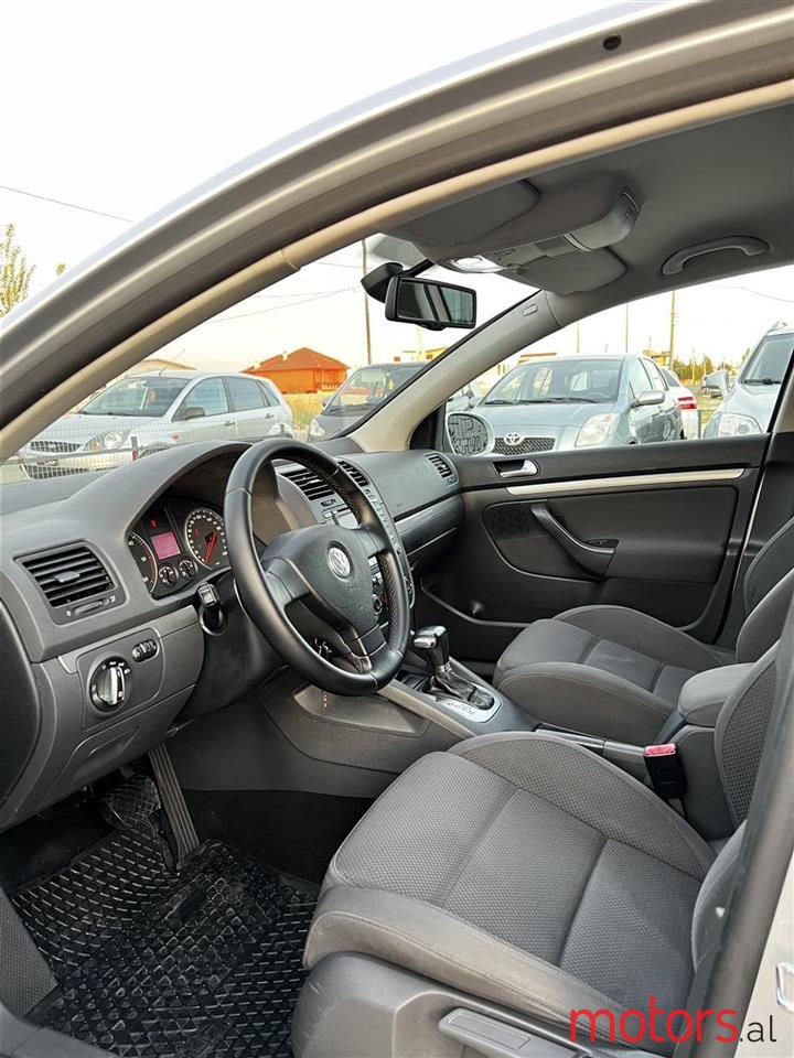 2006' Volkswagen Golf photo #3