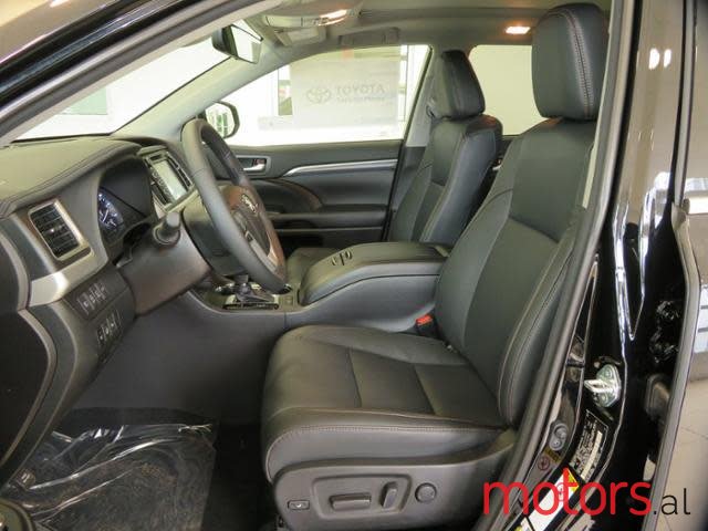 2018' Toyota Highlander photo #2