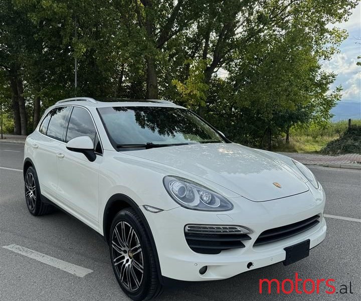 2012' Porsche Cayenne photo #2