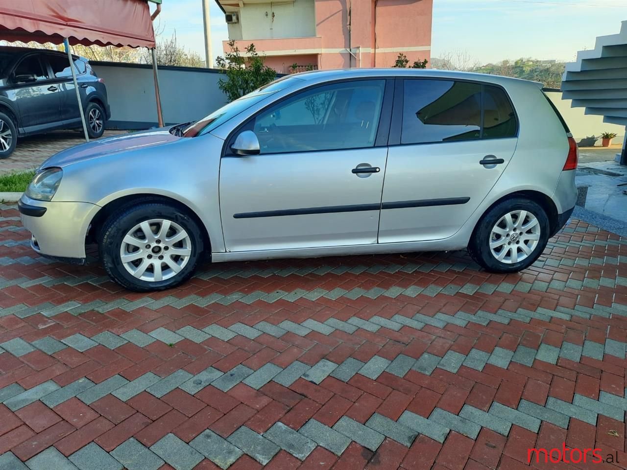 2004' Volkswagen Golf photo #2