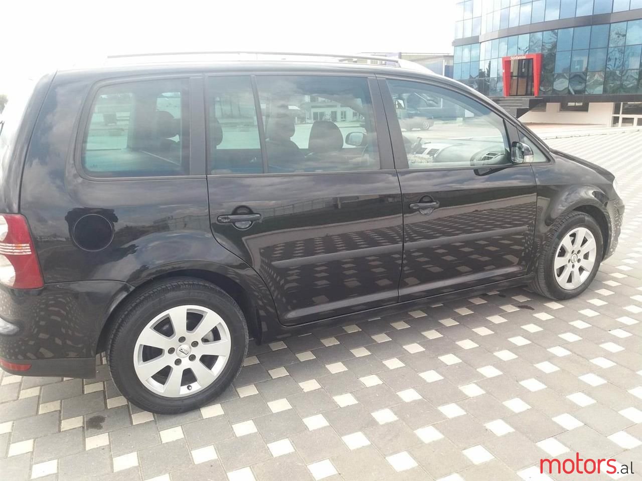 2007' Volkswagen Touran photo #2