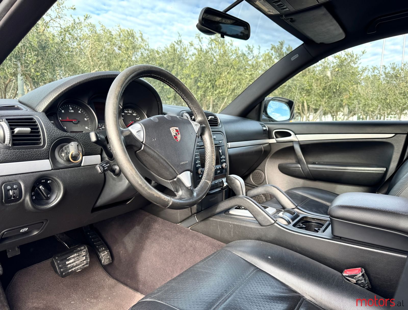 2010' Porsche Cayenne photo #3