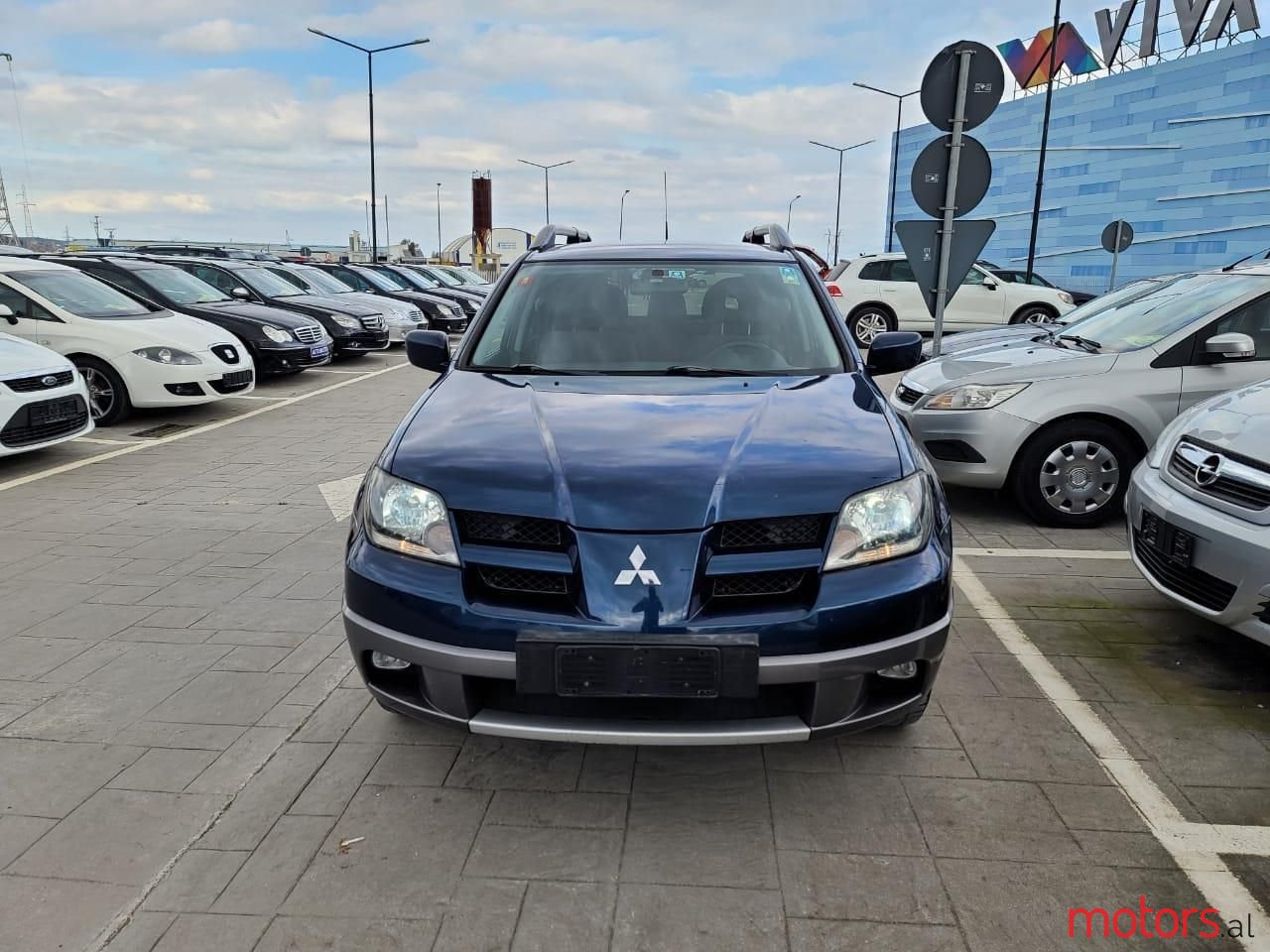 2005' Mitsubishi Outlander photo #3