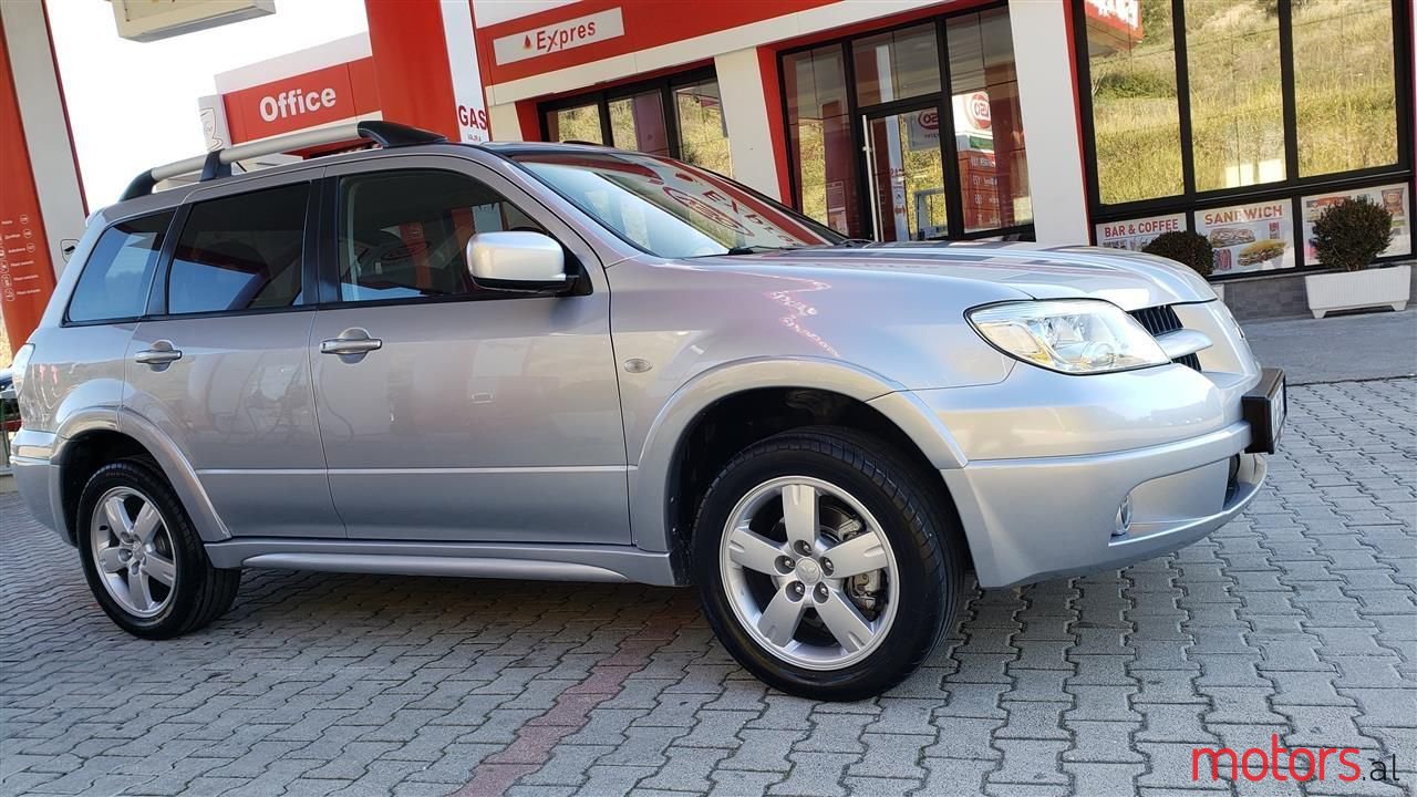 2008' Mitsubishi Outlander photo #6