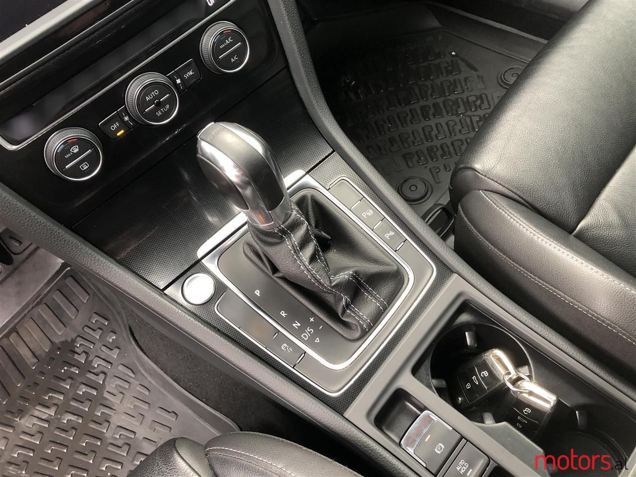 2014' Volkswagen Golf photo #5