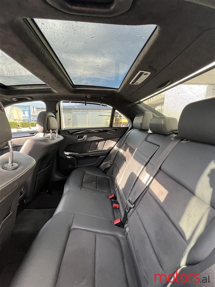 2011' Mercedes-Benz E 350 photo #4