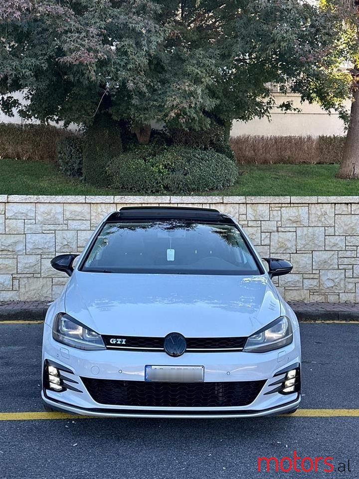 2015' Volkswagen Golf photo #5