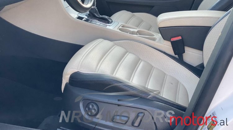 2013' Volkswagen Passat CC photo #6