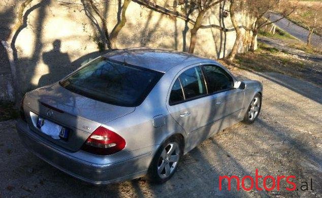 2005' Mercedes-Benz E-Class photo #2